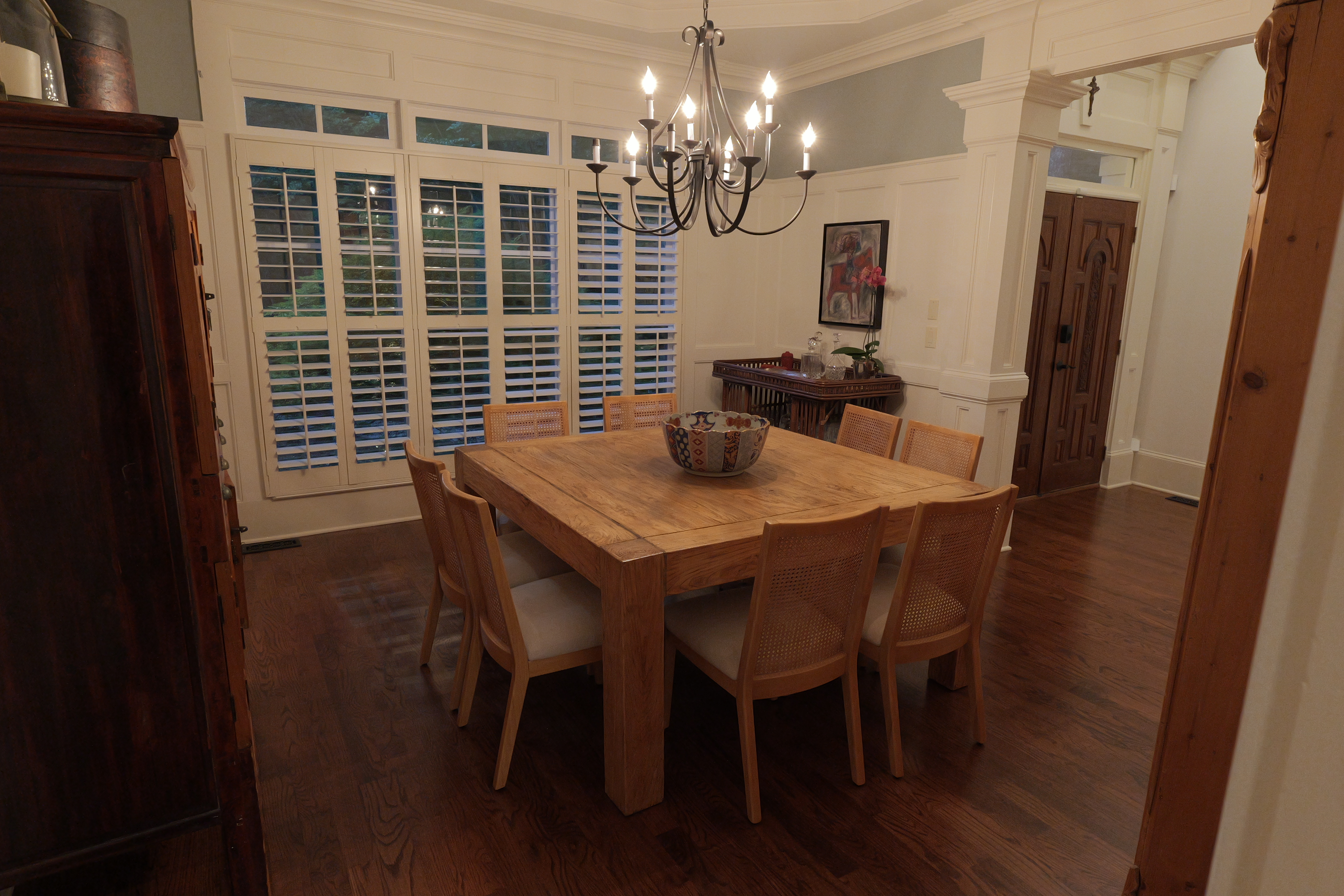 Formal dining room with octagonal tray ceiling
